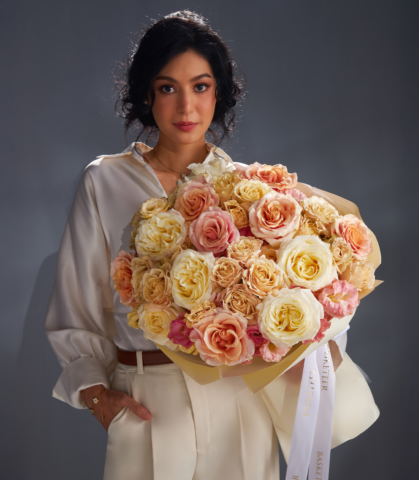 Warm Cream Rose Gift Bouquet - Basketeer - The Art Of Giving