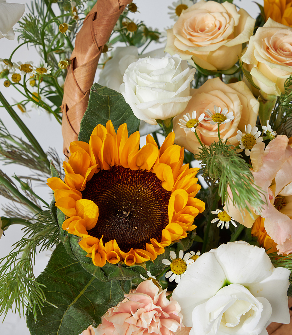 Sunflowers, White Roses \u0026 Peach Spray Roses Basket Bouquet, image size:960x1100