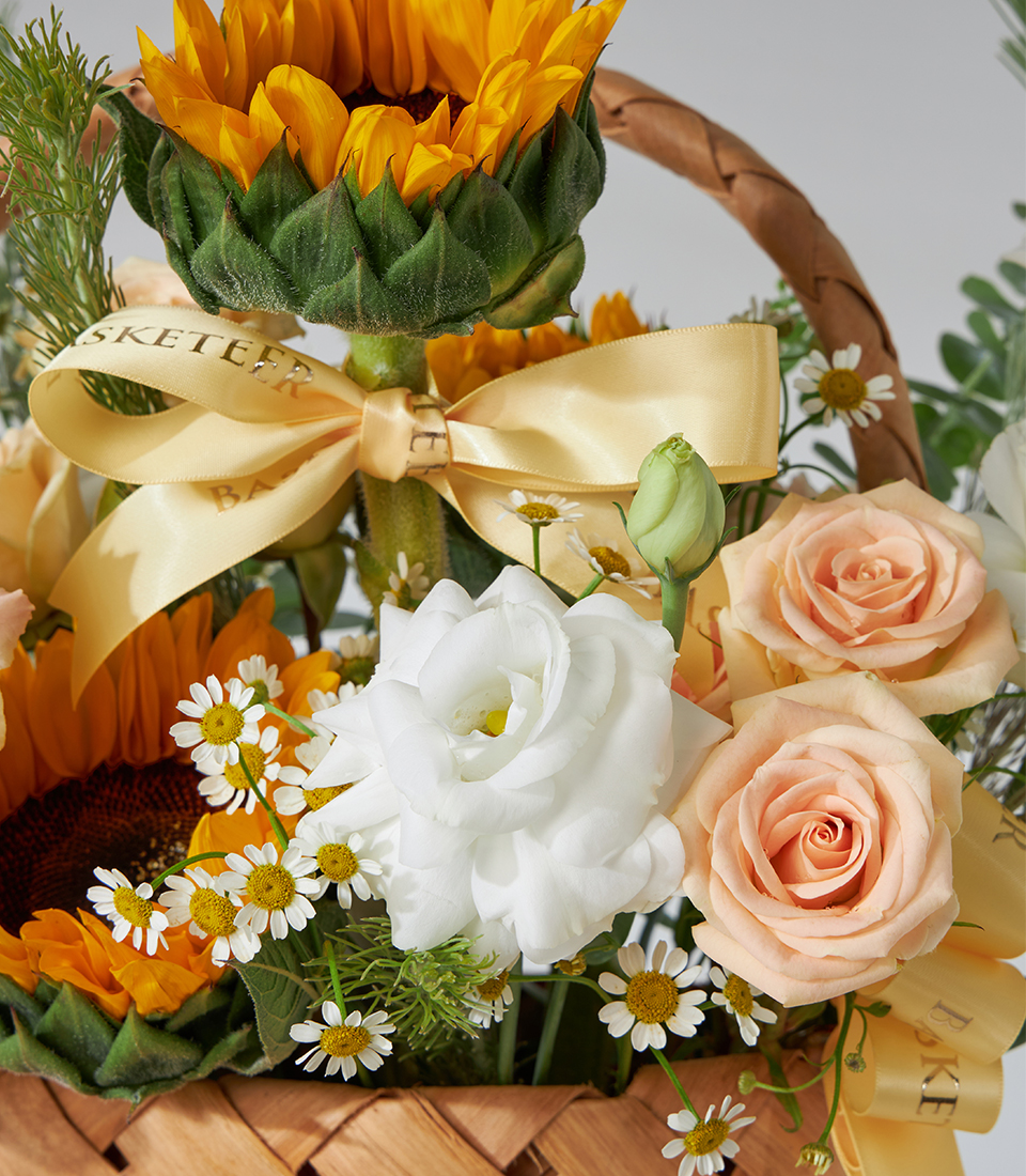 Sunflowers, White Roses \u0026 Peach Spray Roses Basket Bouquet, image size:960x1100
