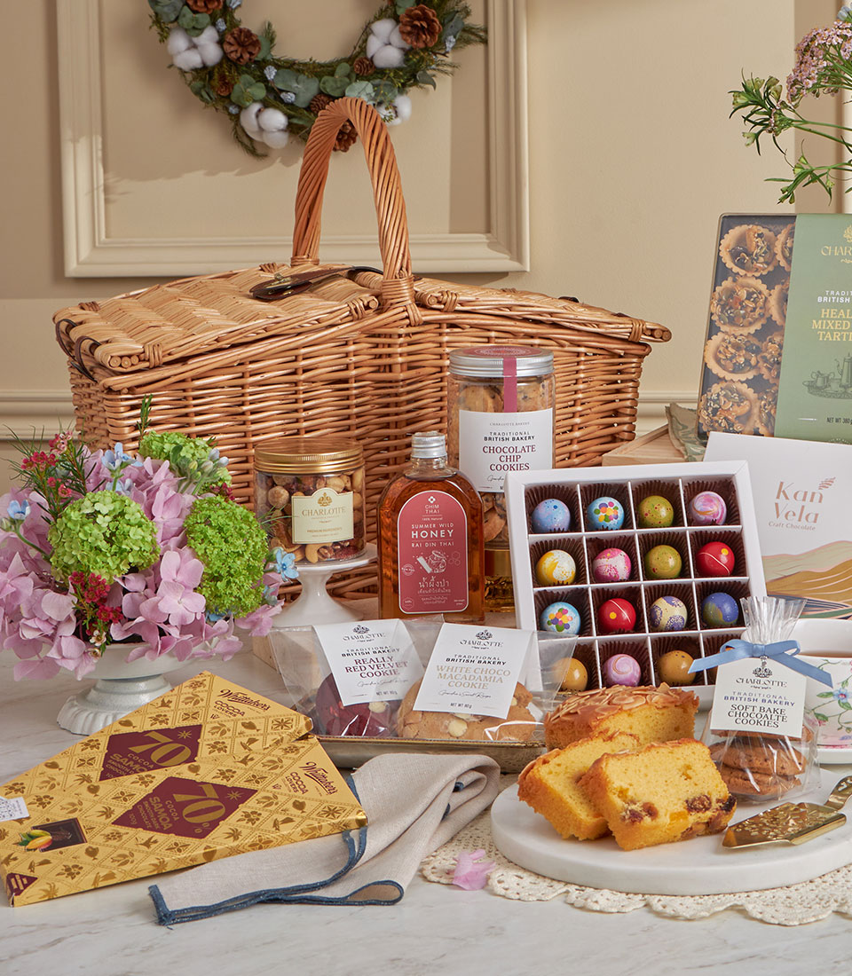 English picnic tea hamper