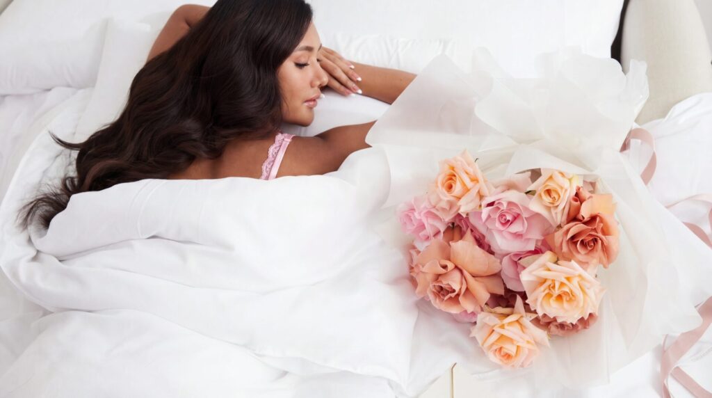 ช่อกุหลาบยอดนิยมสำหรับวาเลนไทน์ 2025 | คู่มือเลือกสีดอกไม้ โดย Flowers by Basketeer