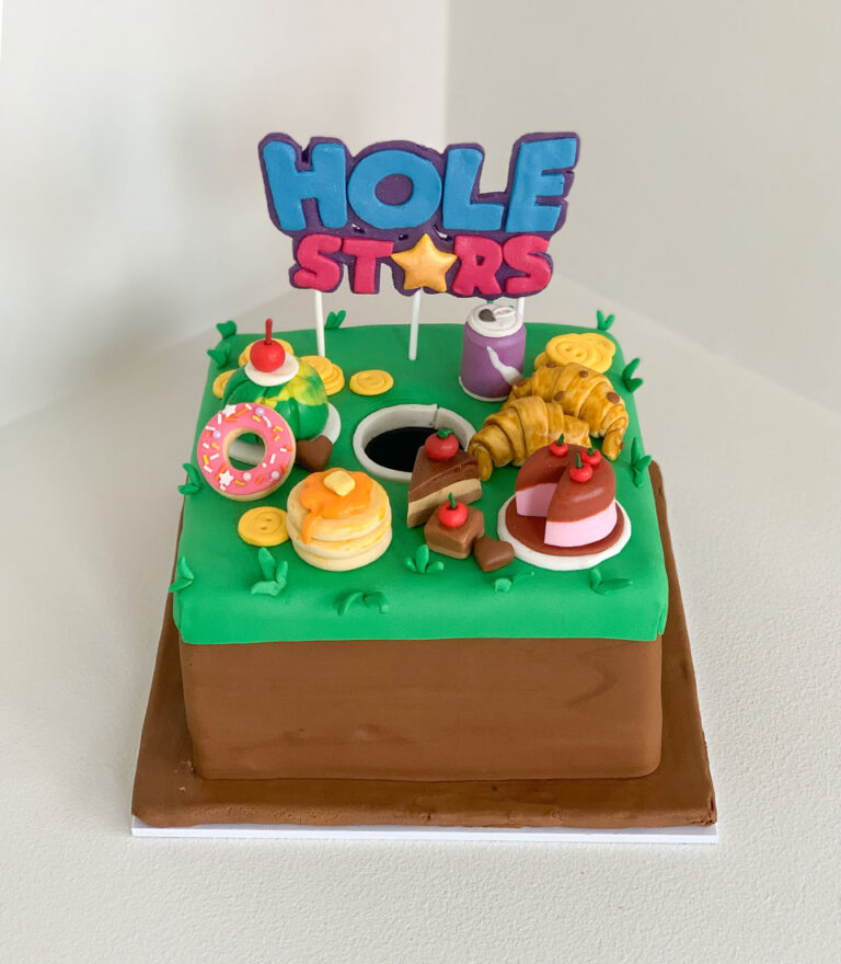 Picnic-themed fondant cake with miniature dessert details by Charlotte Bakery in Bangkok.