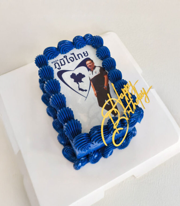 Edible printing birthday cake with custom photo and deep blue buttercream piping, crafted by Charlotte Bakery in Bangkok