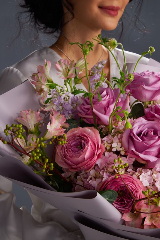 Signature colour palettes and floral styles unique to Flowers by Basketeer