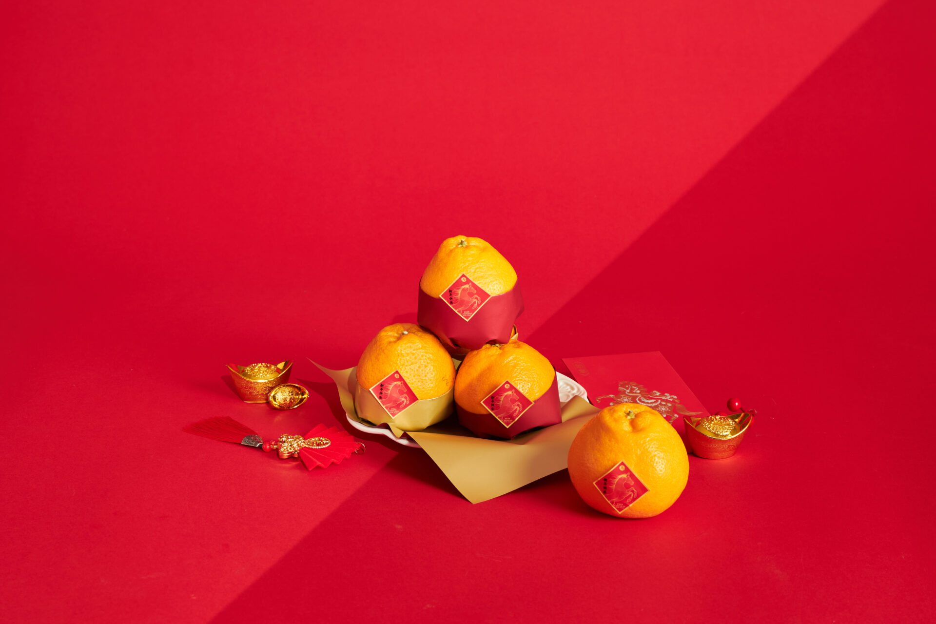 Premium Dekopon oranges arranged for Chinese New Year, symbolising abundance and refined gifting by Basketeer in Bangkok.