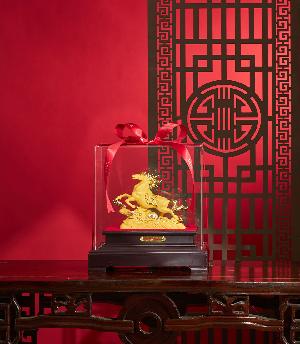 Prestige Chinese New Year golden horse sculpture decor