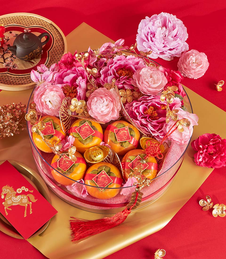 Chinese New Year premium mandarin oranges round gift box with artificial flowers
