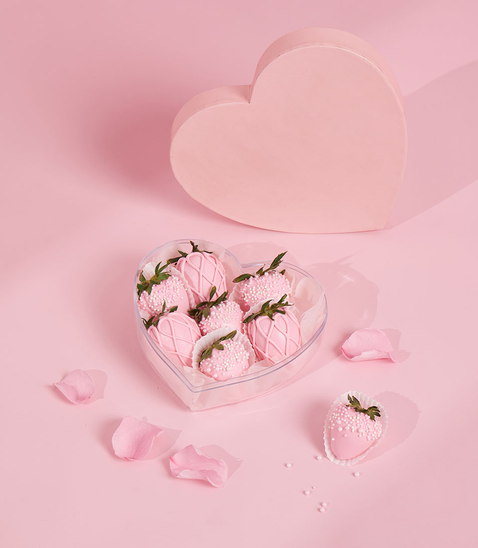 Pink chocolate-covered strawberries by Charlotte for Valentine’s Day, Bangkok delivery