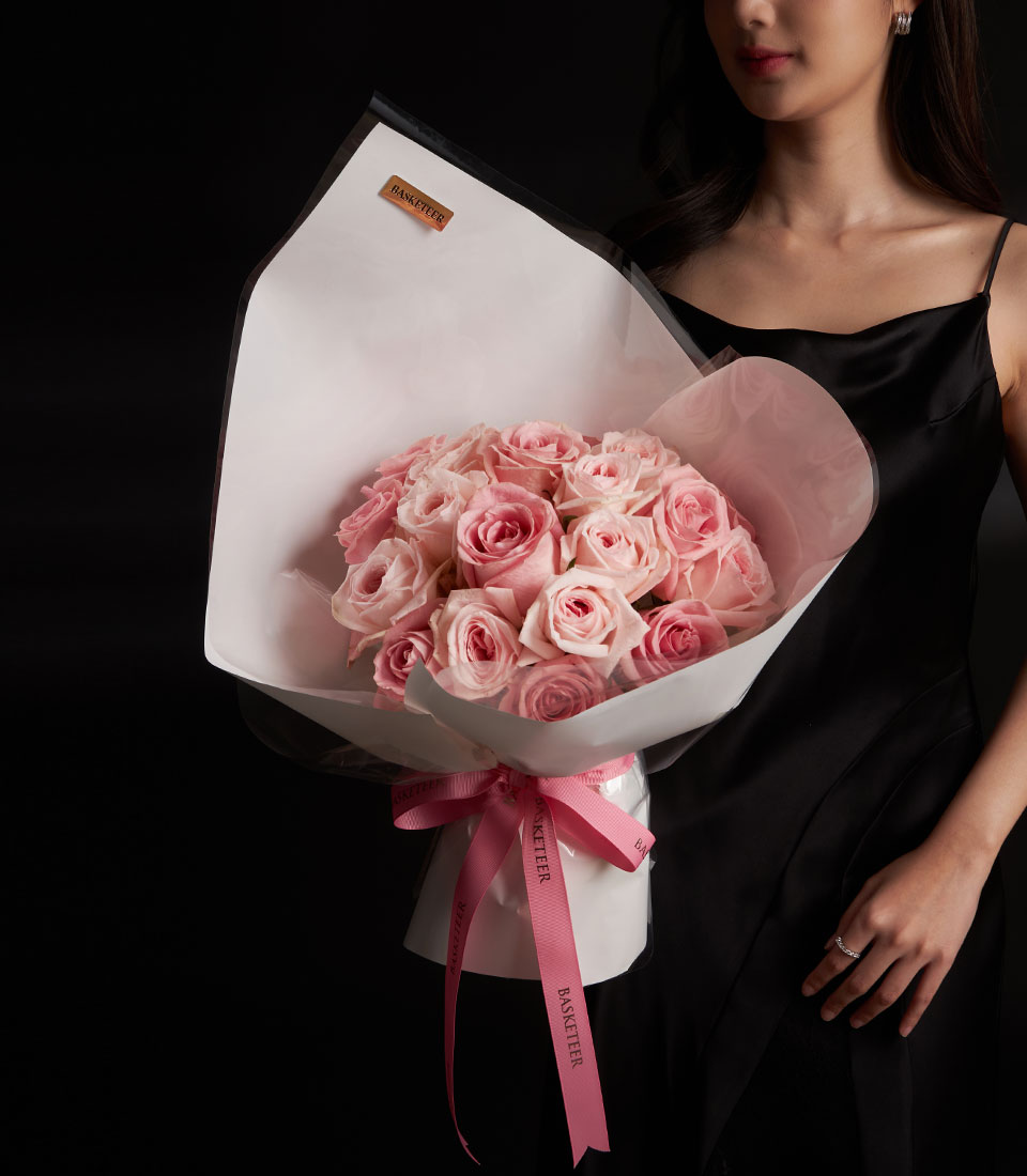A beautiful soft pink rose bouquet for Valentine gift delivery in Bangkok SKU VLT26-2021
