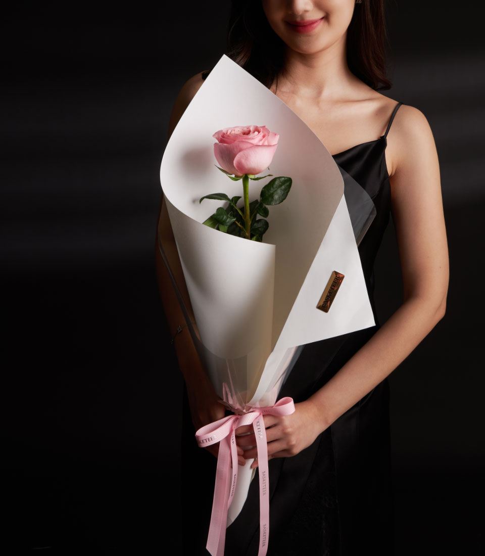 A beautiful pink rose mixed bouquet for Valentine gift delivery in Bangkok SKU VLT26-2031