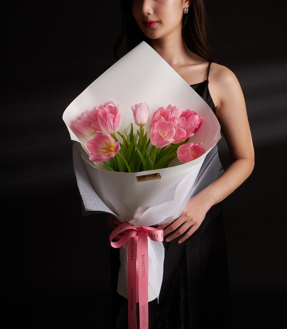 A beautiful pink tulip bouquet for Valentine gift delivery in Bangkok SKU VLT26-2016