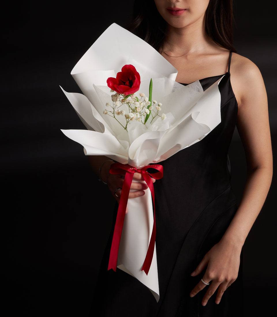 A premium red rose bouquet for Valentine gift delivery in Bangkok SKU VLT26-2026