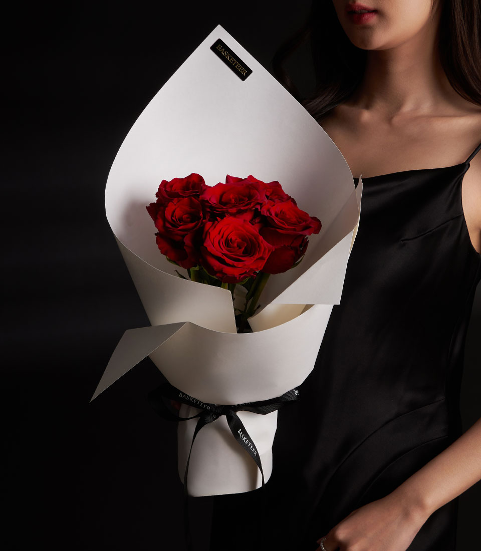A premium red rose bouquet for Valentine gift delivery in Bangkok SKU VLT26-2025