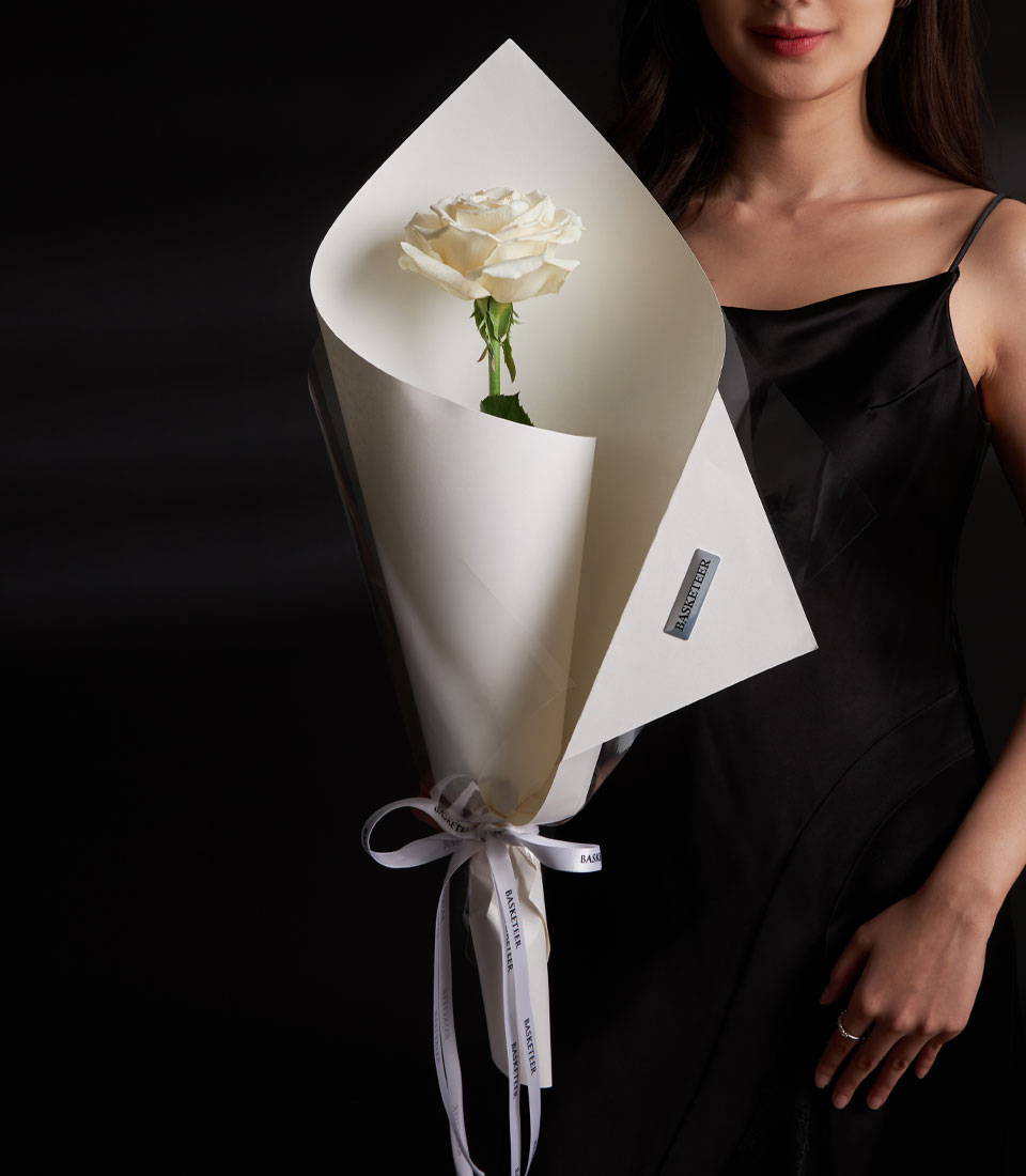 A single premium white rose for Valentine gift delivery in Bangkok SKU VLT26-2029