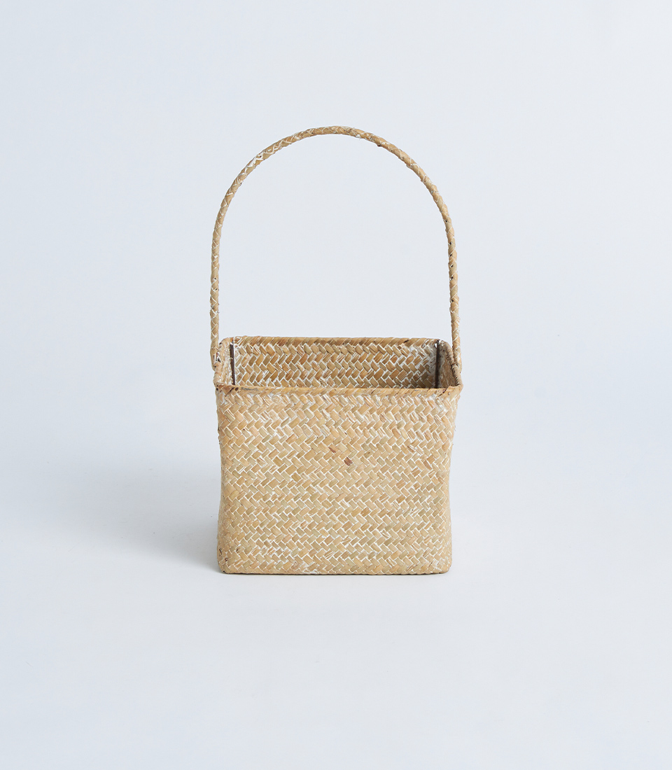Front view of square natural straw basket with handle BK-049