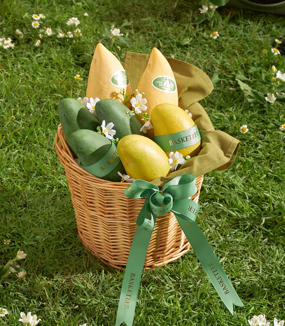 Premium mango gift basket with green ribbon SMF-0017
