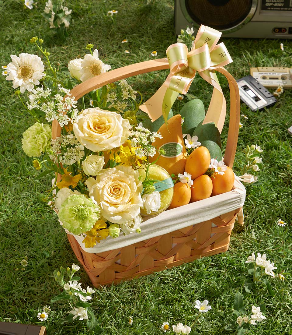 mango mayongchid sticky rice floral fruit basket thailand