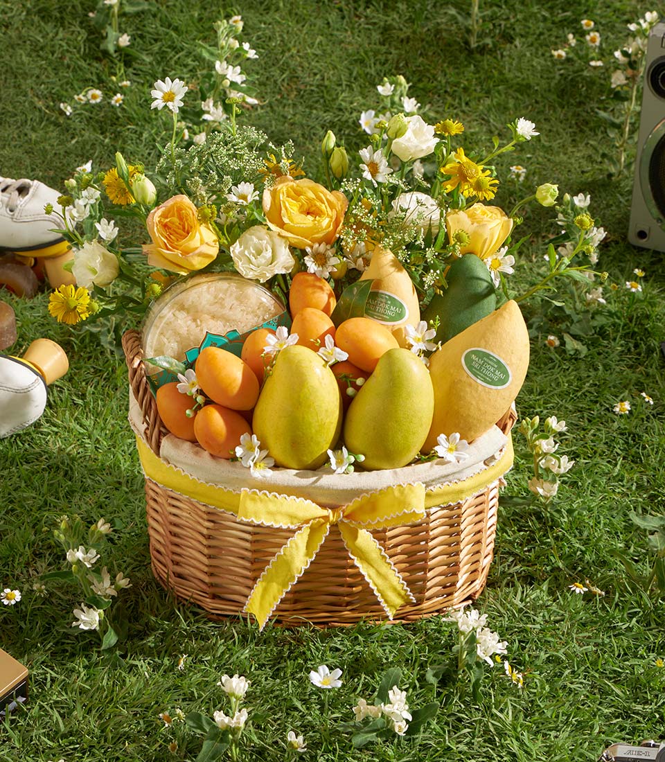 premium mango mayongchid sticky rice flower fruit basket thailand